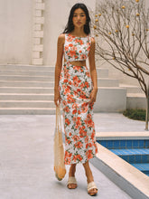 Langes Kleid mit Blumenmuster, Knotendetail und Schlitz